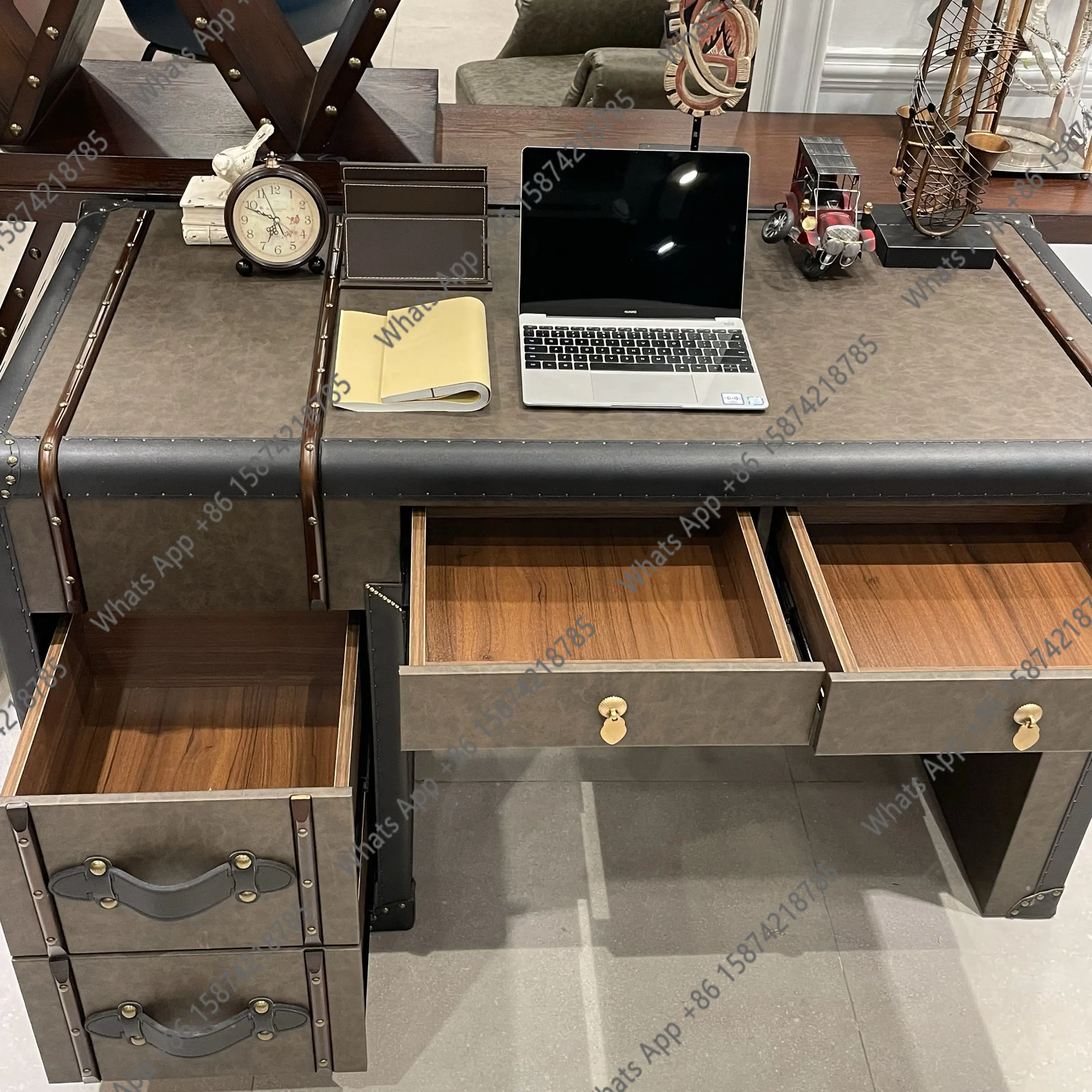 Office Furniture Second Hand - مكتب رئاسي أمريكي عتيق من الخشب