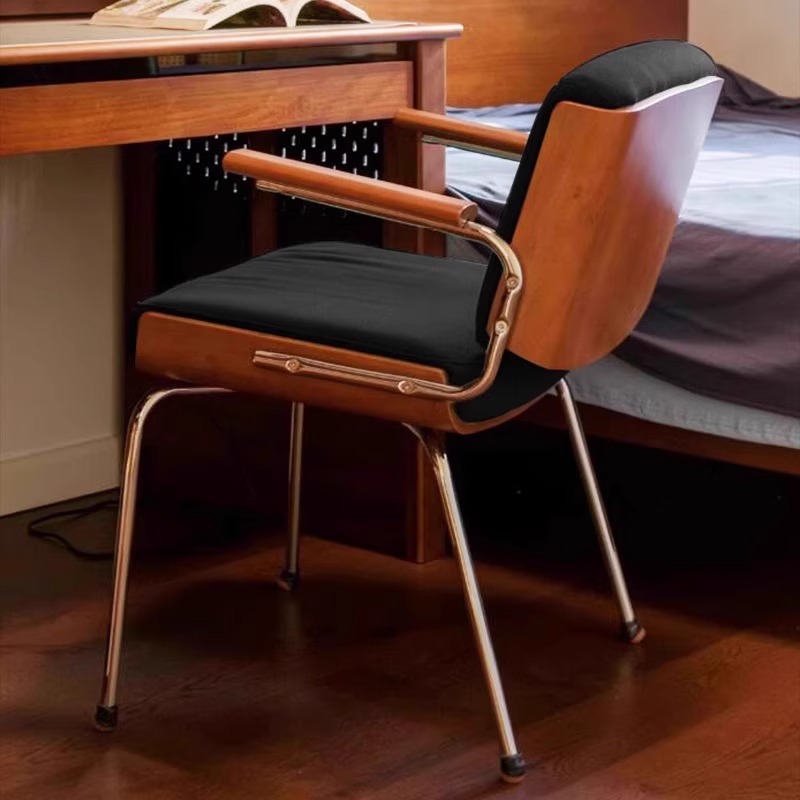 Office Furniture Second Hand - كرسي طعام بمسند ظهر من الخشب